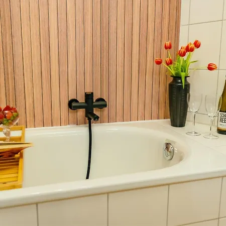 The Big Muenster Fuer Bis Zu 12, Whirlpool, Sauna, Zentral, Tischfussball, Balkon, Gasgrill *