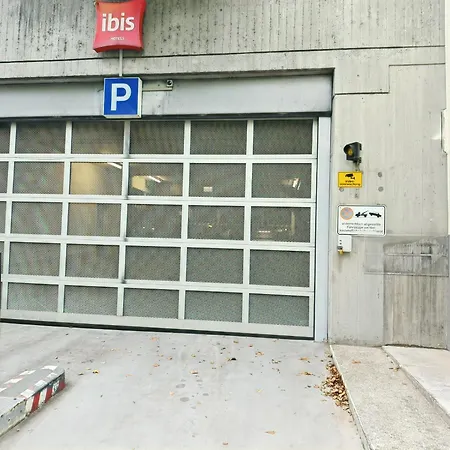 アパート The Big Muenster Fuer Bis Zu 12, Whirlpool, Sauna, Zentral, Tischfussball, Balkon, Gasgrill ウルム